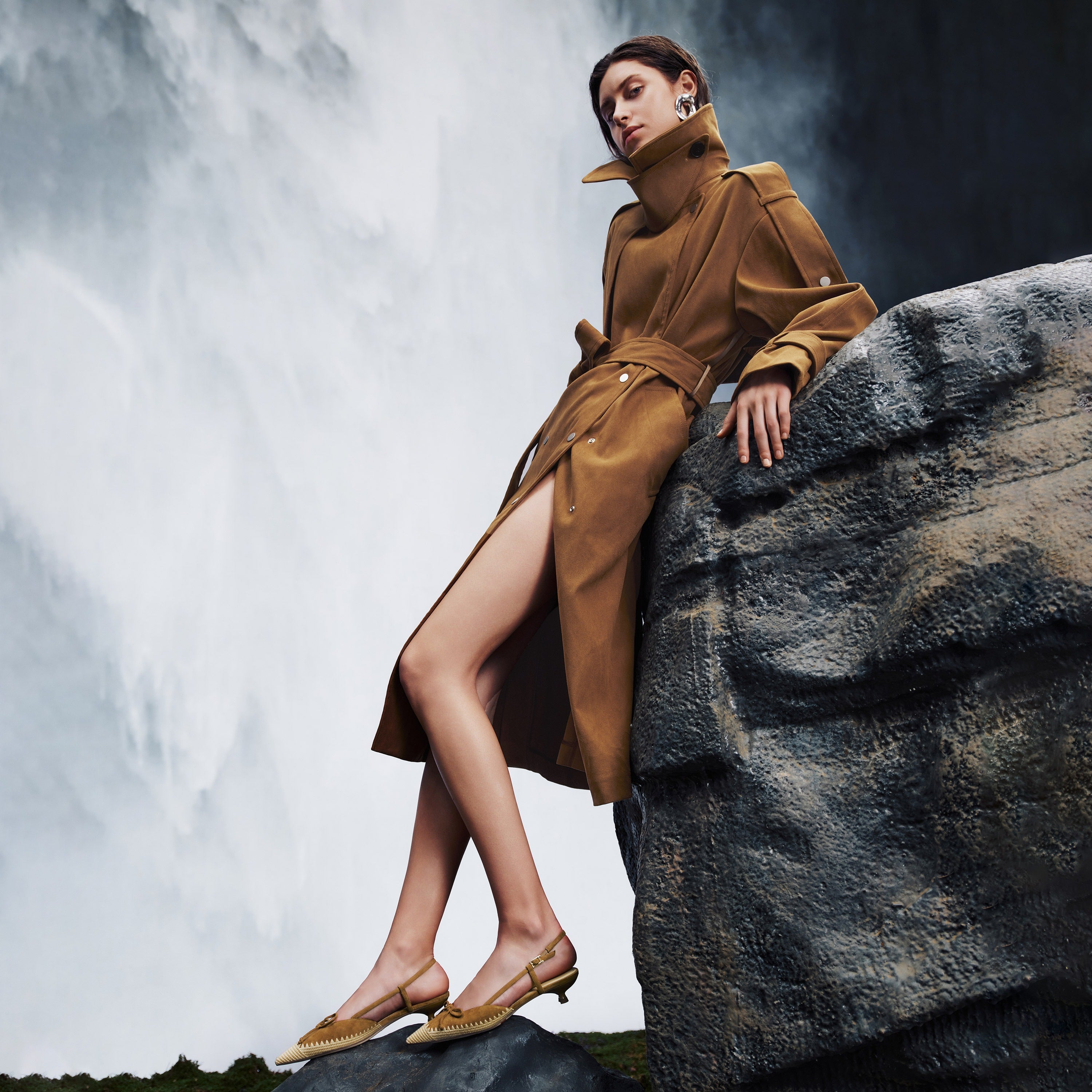 Brown Bow Raffia-embellished Pumps