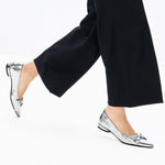 Load image into Gallery viewer, Silver Leather Bow Pointy Flats
