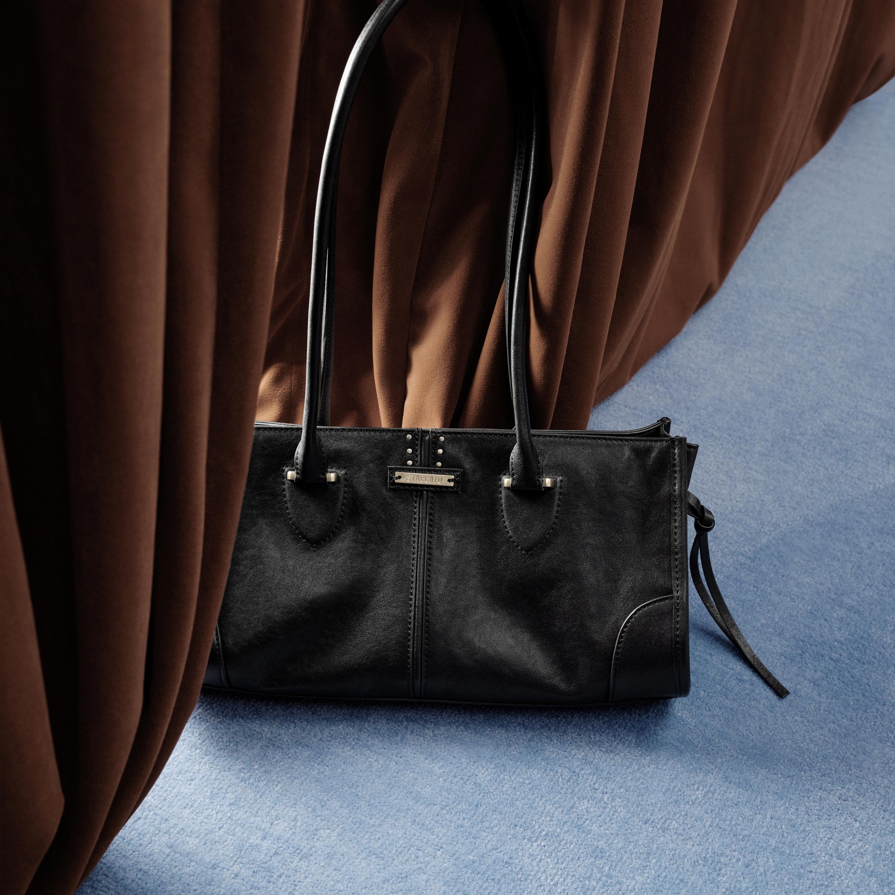 Black Leather Vintage Bagnette Handbags