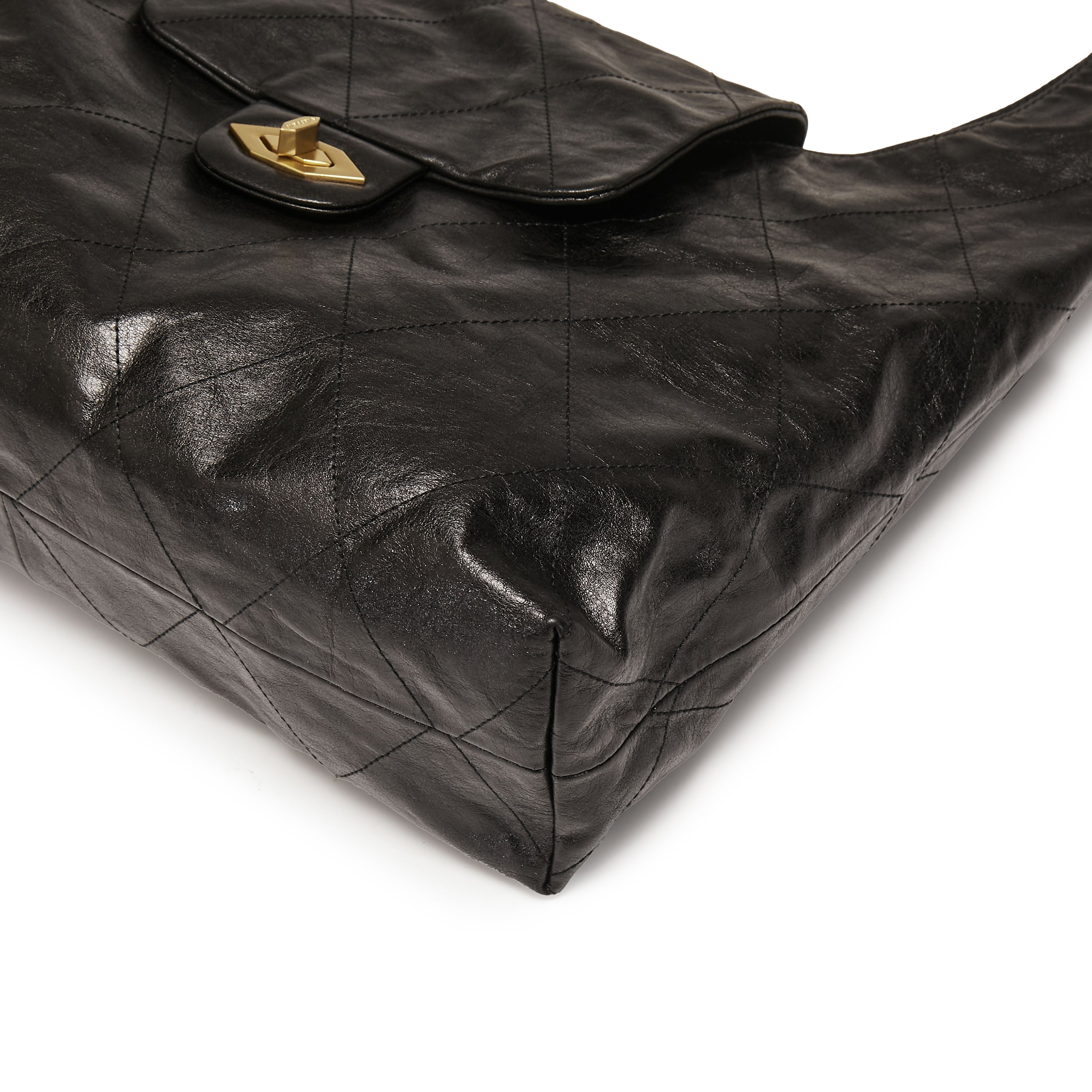 Black ST Chain Twist Lock Hobo Bags