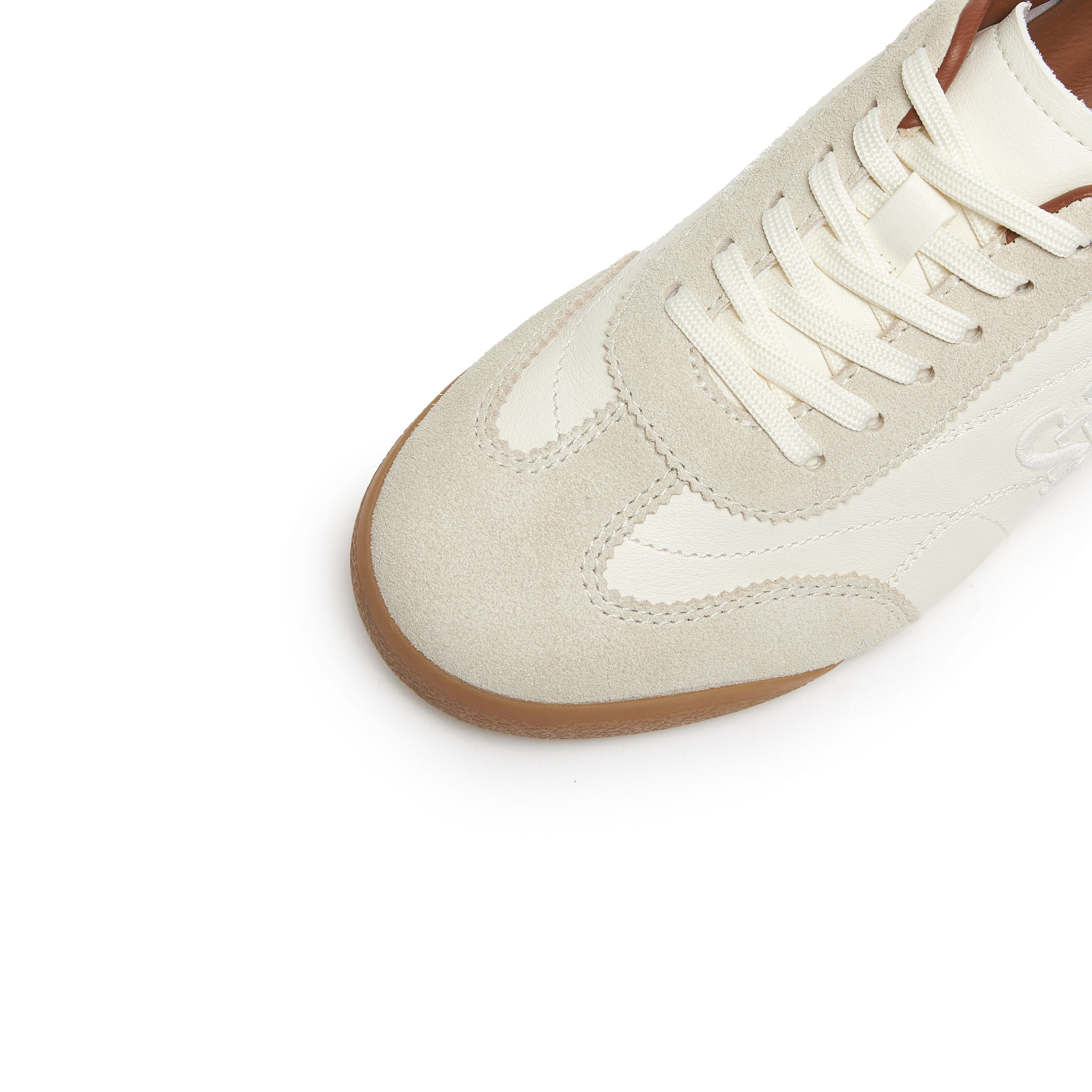 ST Embodiery Patch Slim- cut Lace-up Runner