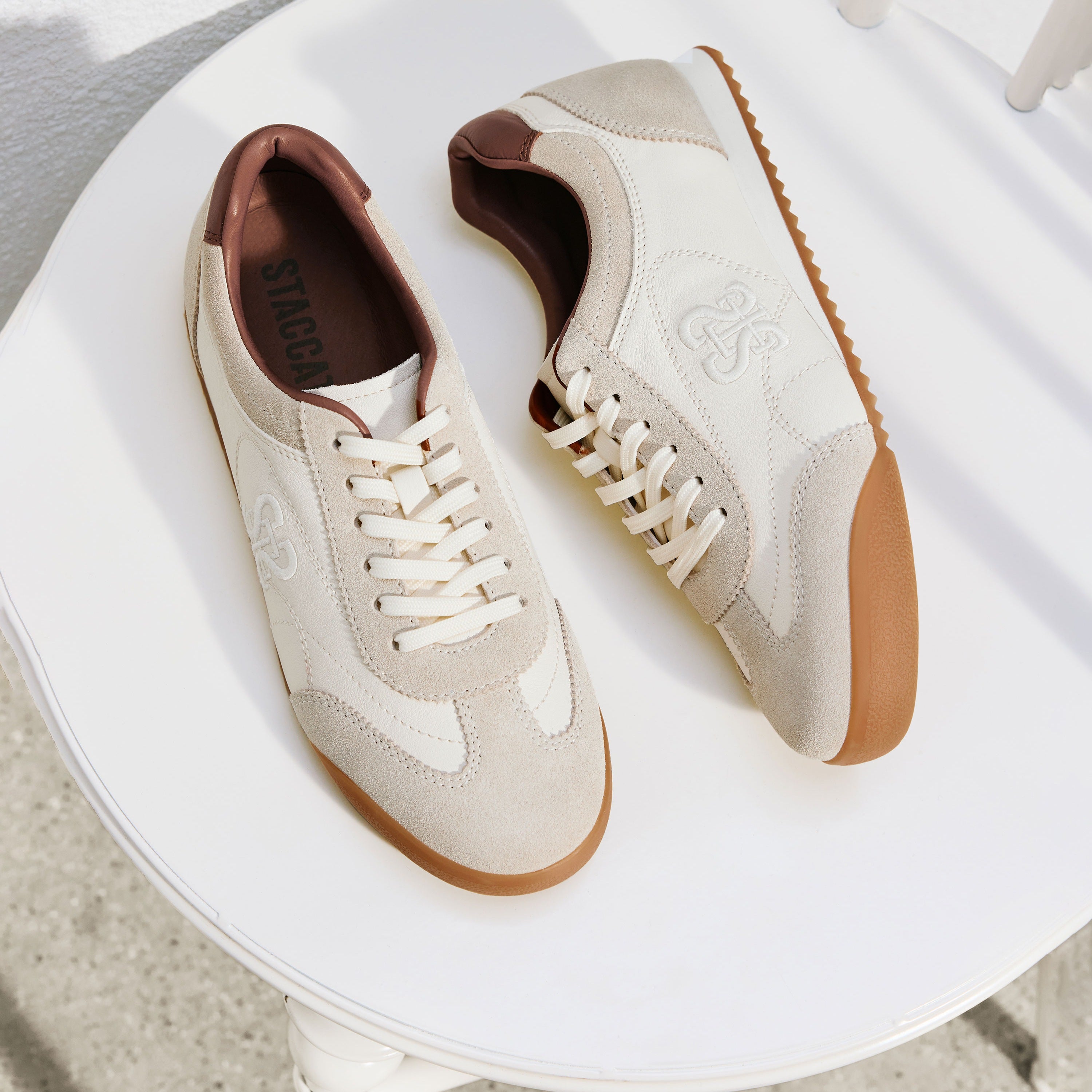 ST Embodiery Patch Slim- cut Lace-up Runner