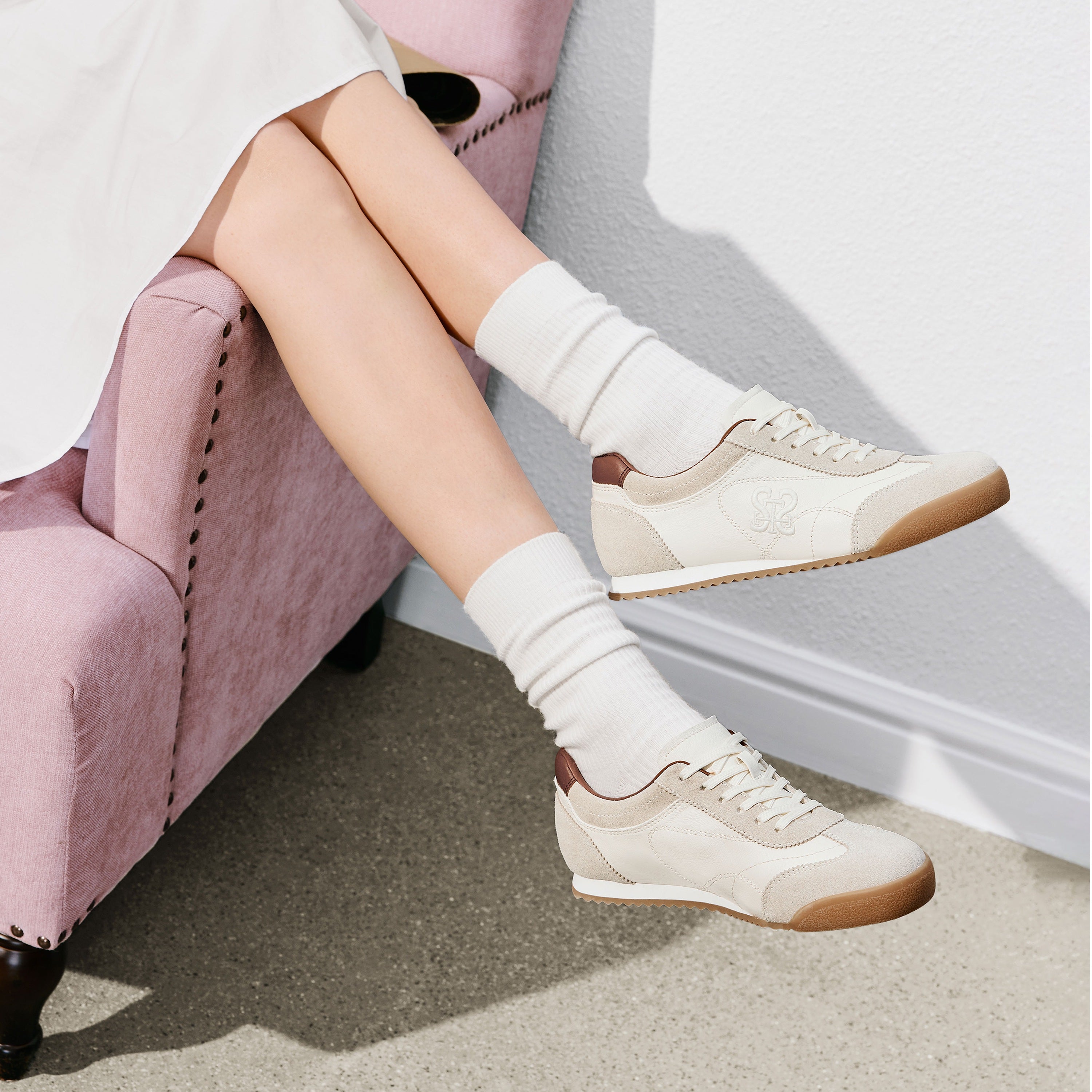 ST Embodiery Patch Slim- cut Lace-up Runner