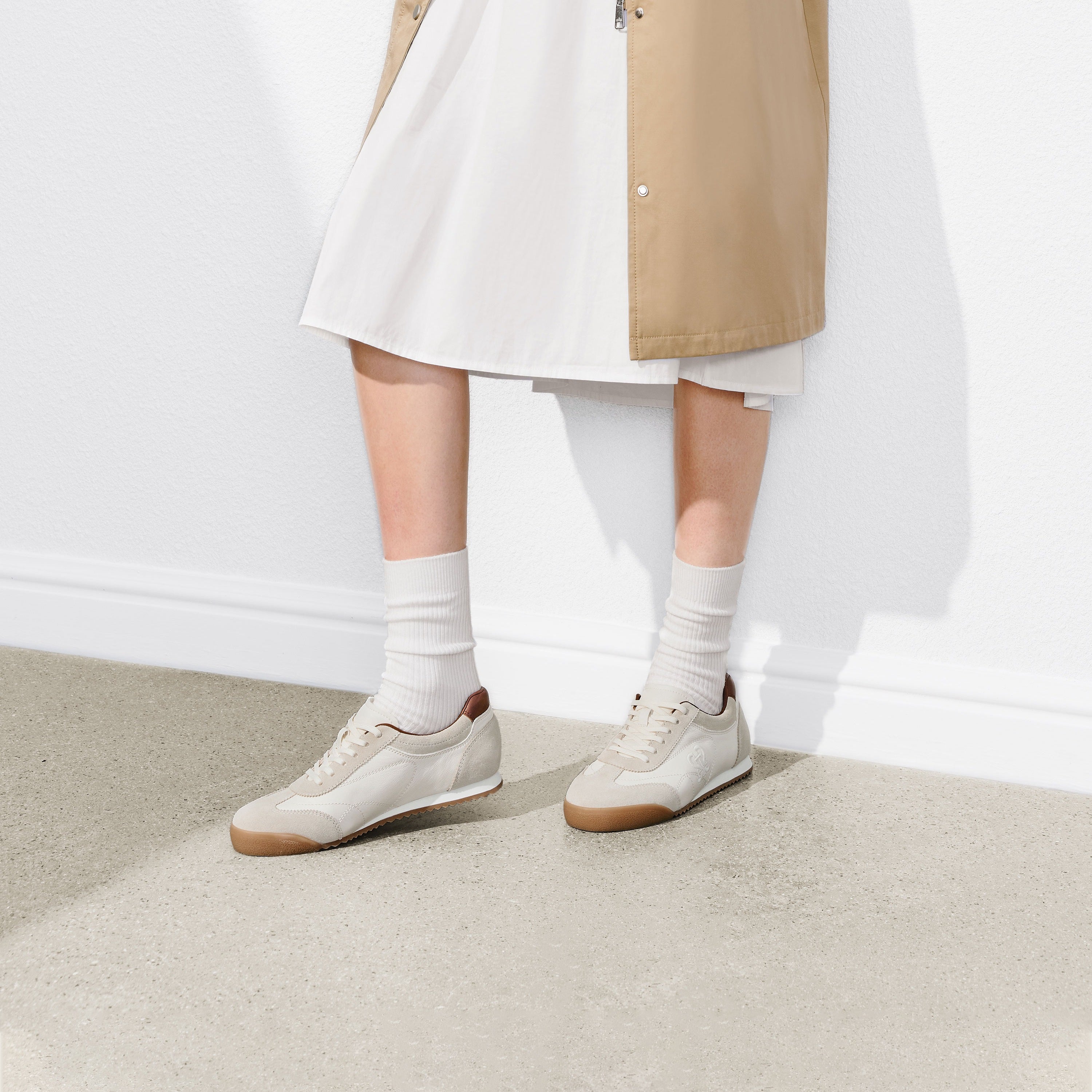 ST Embodiery Patch Slim- cut Lace-up Runner