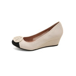 Load image into Gallery viewer, Beige ST Crystal-Buckle Leather Pumps
