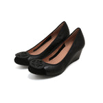 Load image into Gallery viewer, Black ST Crystal-Buckle Leather Pumps
