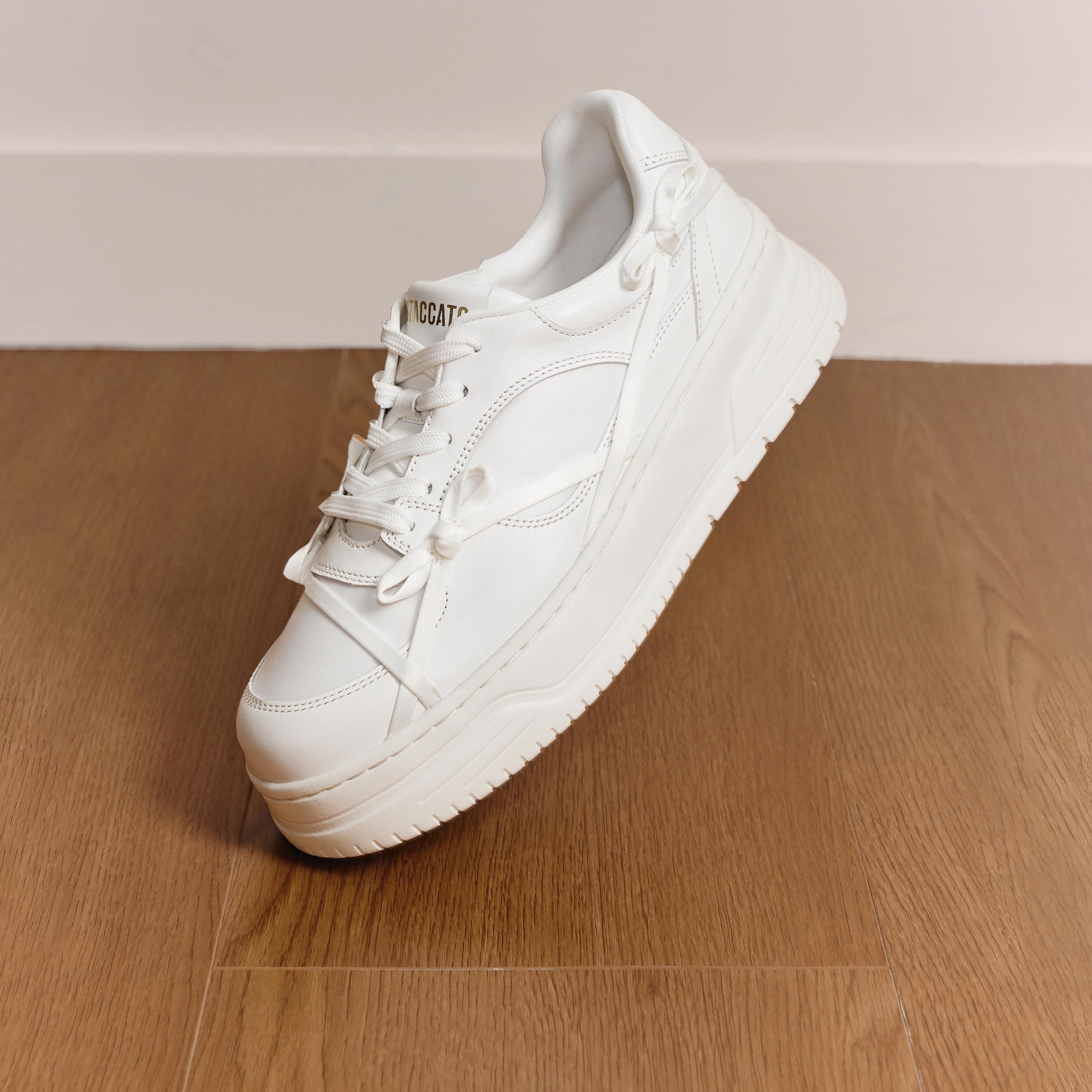 Monotone White Bows Sneakers
